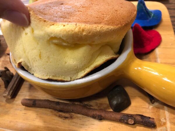 飛び立たない国際仕事ノート | 梅田周辺の絵本カフェ ペンネンネネムと89カフェ デート・子連れ